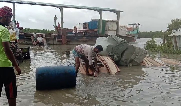 বঙ্গোপসাগরে নিম্নচাপের প্রভাবে নদ-নদীর পানি বেড়ে নিম্নাঞ্চল প্লাবিত